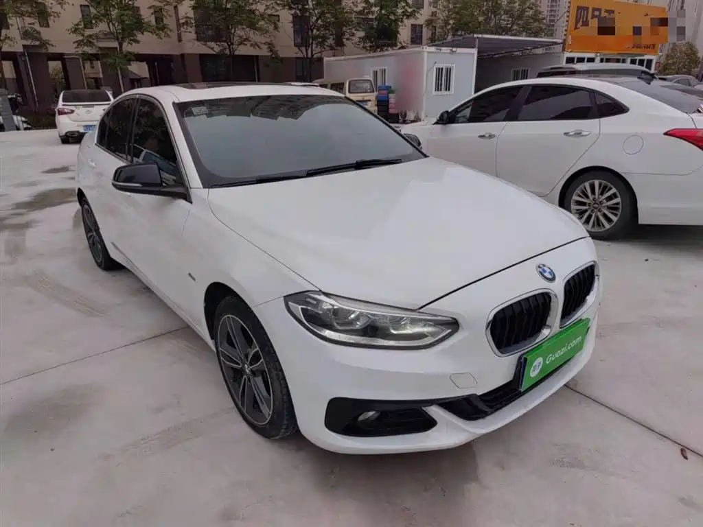 BMW 1 Series 2017 118i Sport фото 4