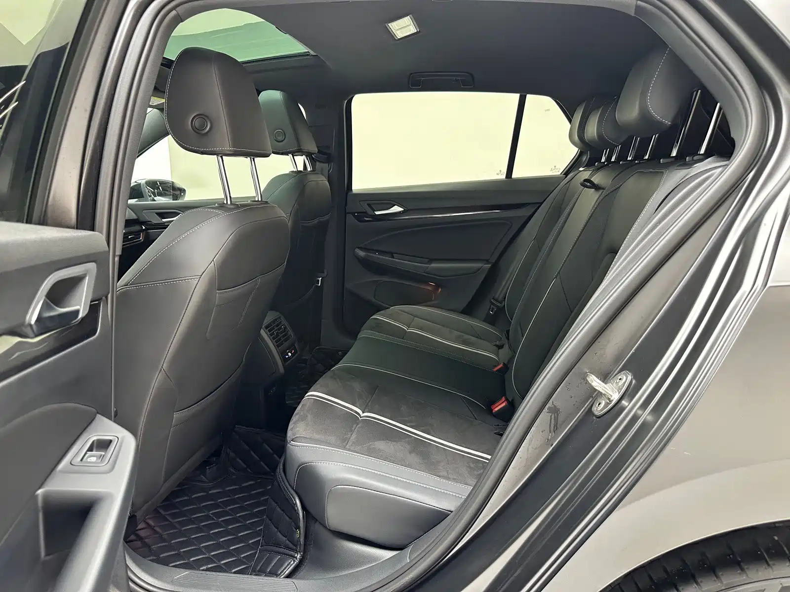 Фото 5 - Volkswagen Golf