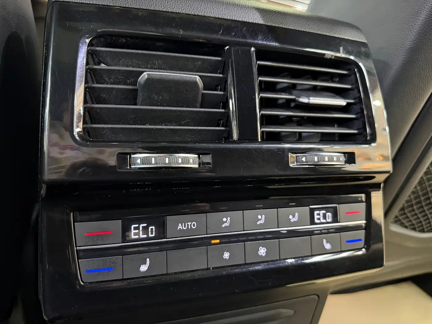 Volkswagen Touareg 2019 3.0TSI Sharp Intelligence Edition China VI фото 15
