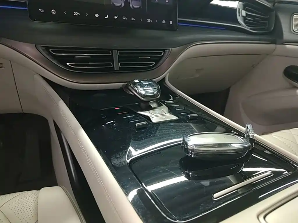 Denza D9 2023 2022 DM-i 970 AWD Flagship