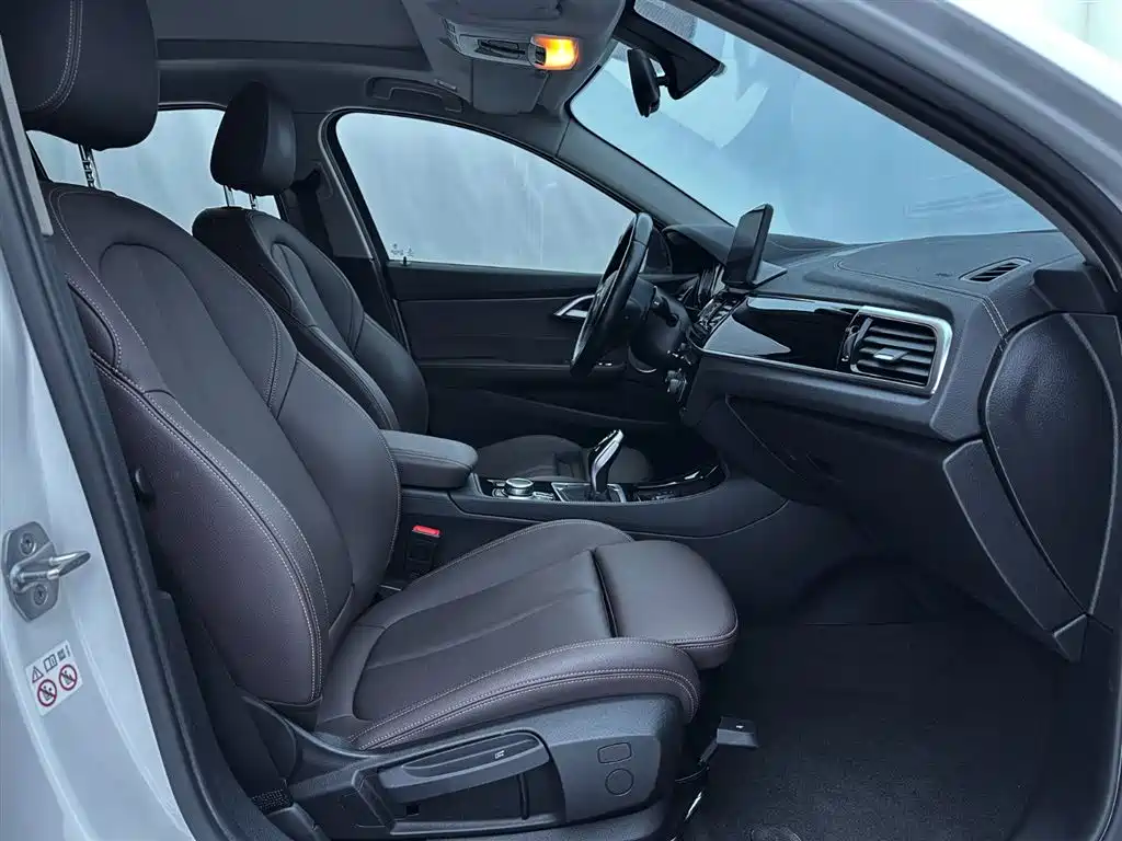 BMW 1 Series 2021 120i M Sport Shadow Edition фото 13
