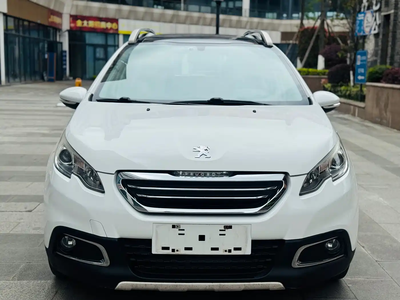 Peugeot 2008 2014 1.6L Automatic Fashion Edition фото 2