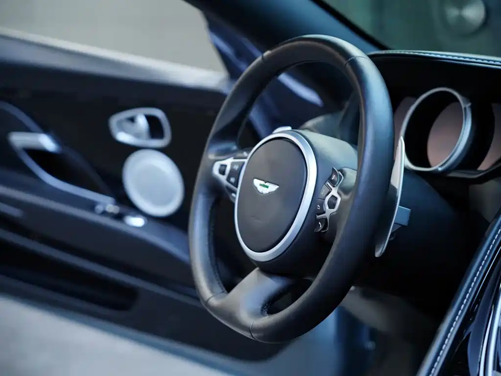 Фото 32 - Aston Martin DB11