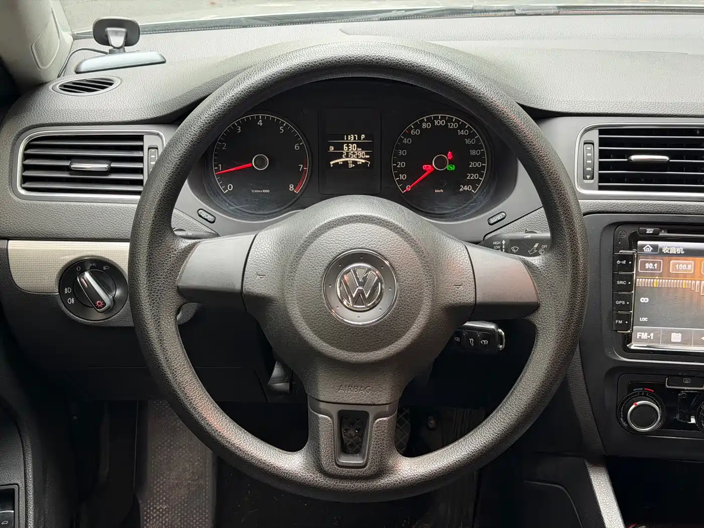 Photo 7 - Volkswagen Sagitar
