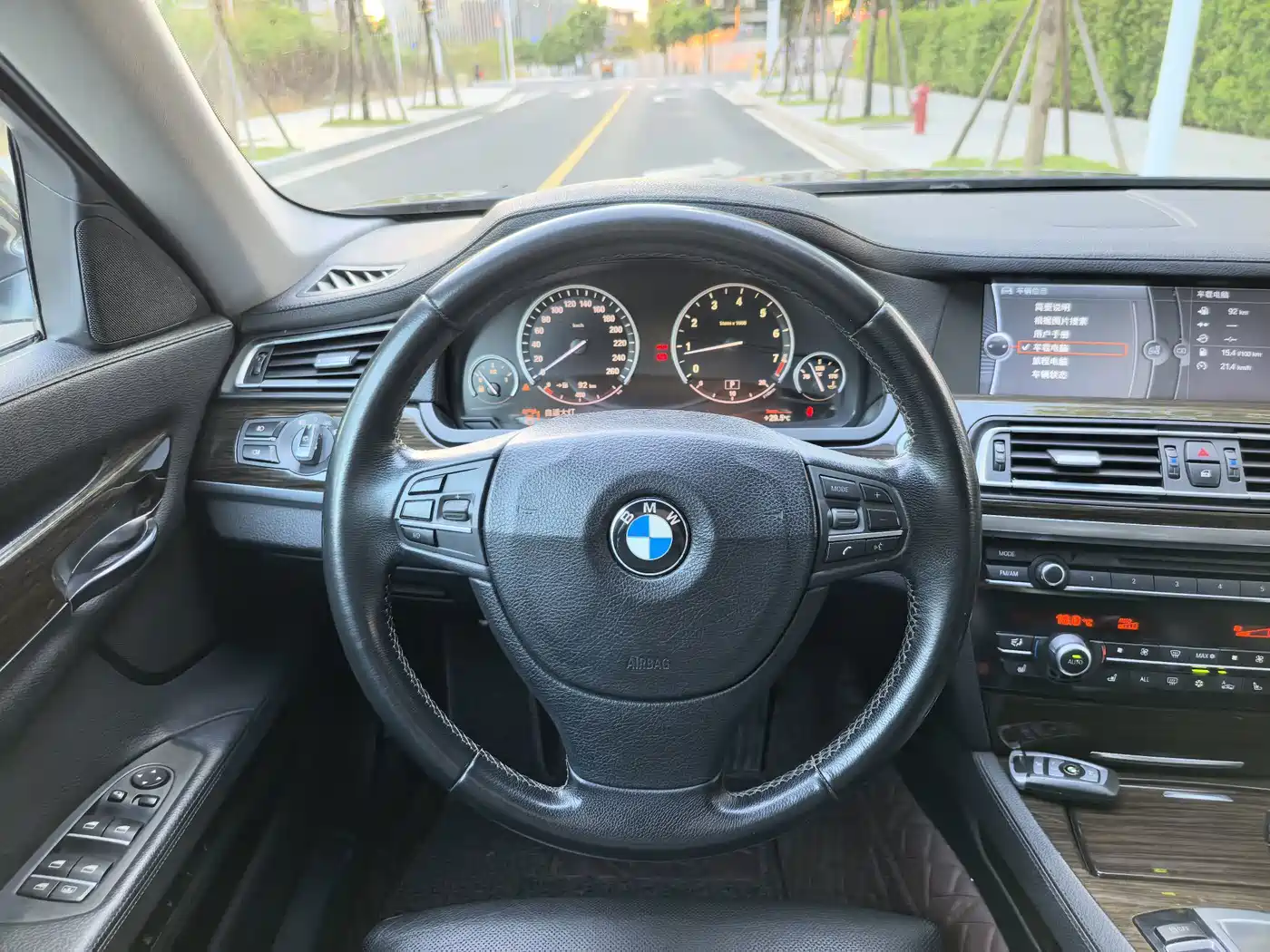 Photo 13 - BMW 7 Series
