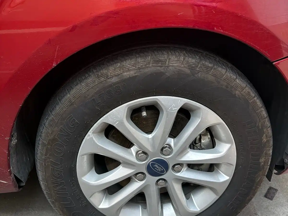 Фото 4 - Ford Focus