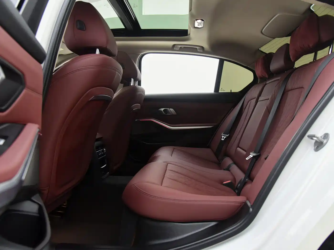 BMW 3 Series 2024 325Li M Sport Package фото 9