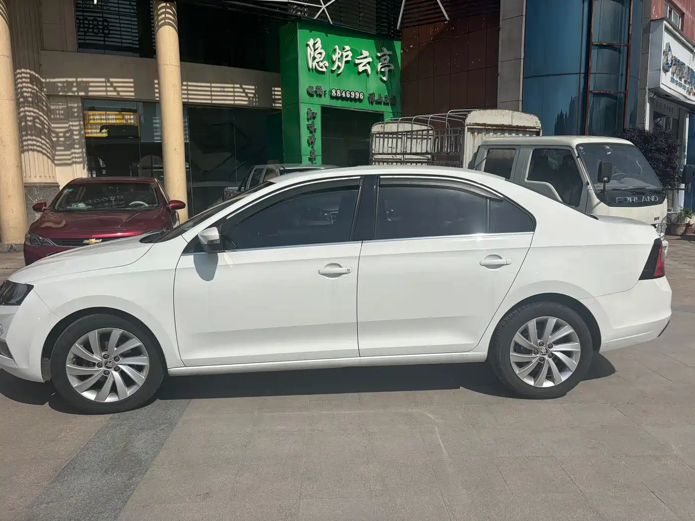 Škoda Rapid 2018 1.6L Automatic Comfort Edition фото 2