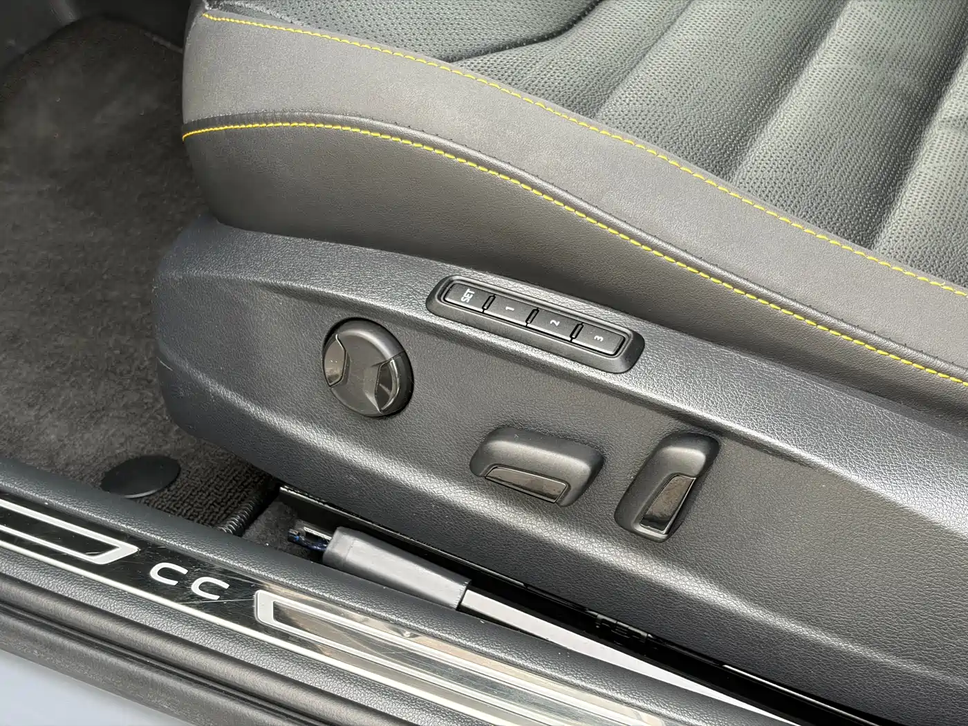 Volkswagen FAW-Volkswagen CC 2023 380TSI Eye-catching Edition фото 21