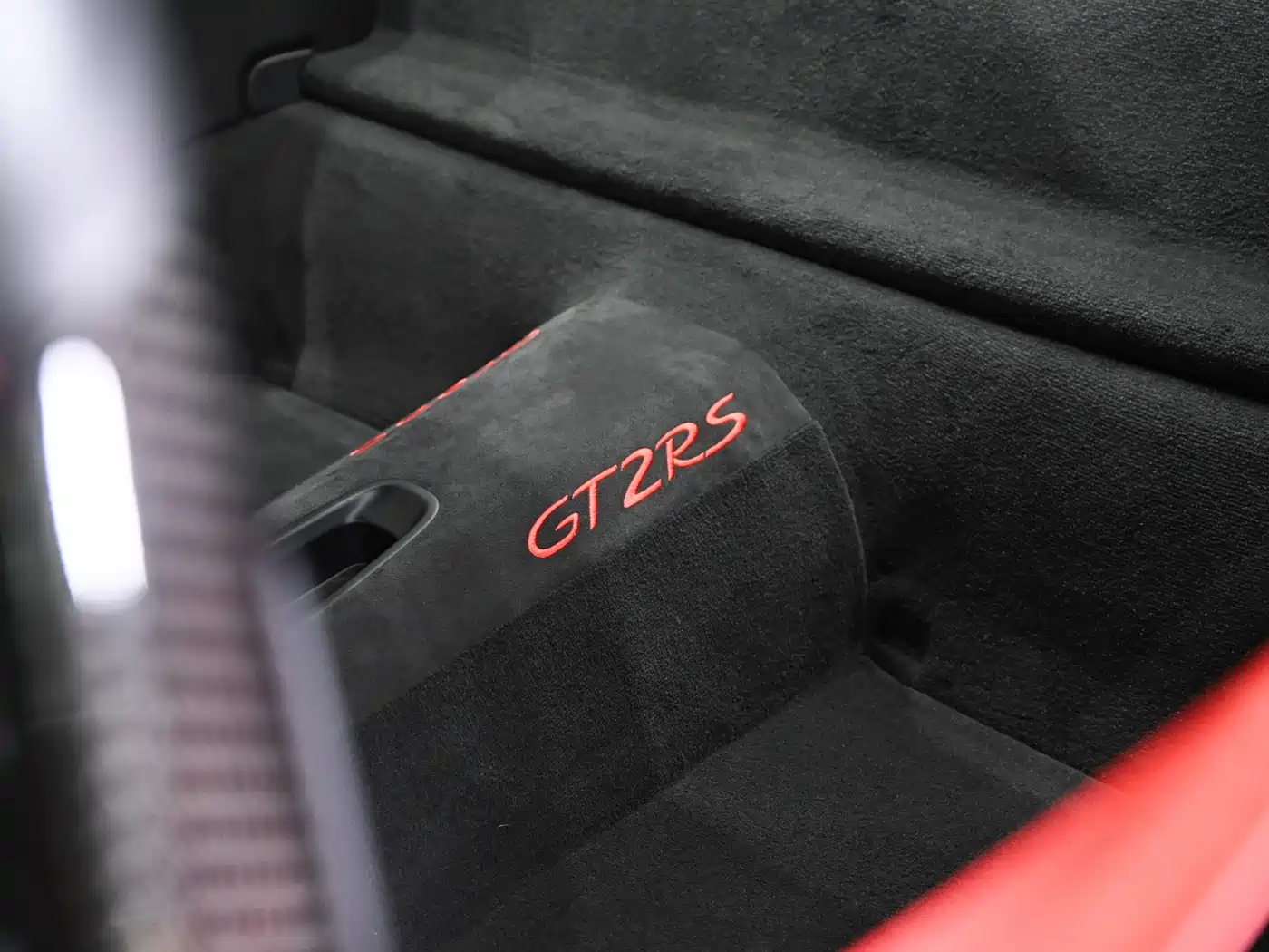 Porsche 911 2018 GT2 RS 3.8T фото 18