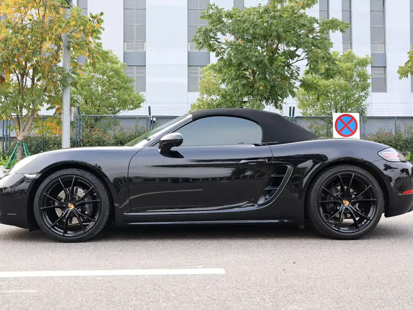 Porsche 718 2022 Boxster T 2.0T фото 3