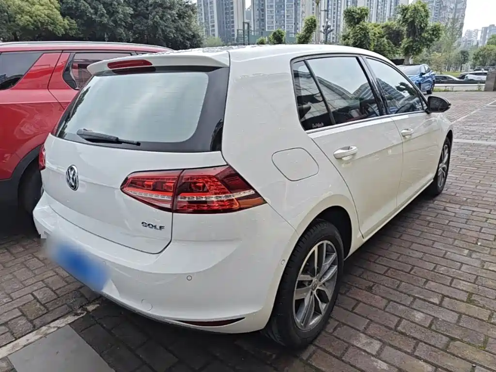 Volkswagen Golf 2017 230TSI Auto Luxury Millionth Anniversary Edition фото 7