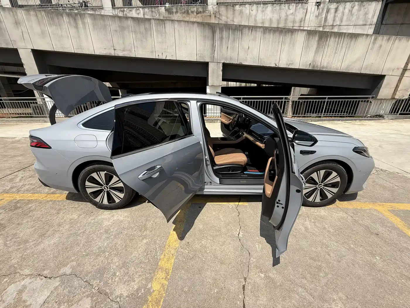Geely Galaxy Galaxy A7 2025 EM-i 150km Explorer+ Edition фото 9