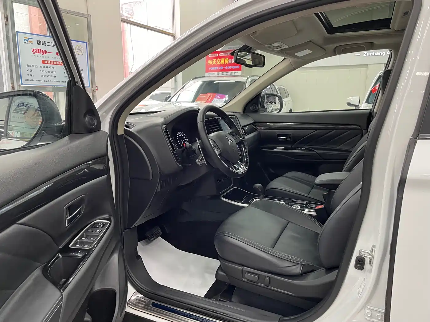 MITSUBISHI OUTLANDER