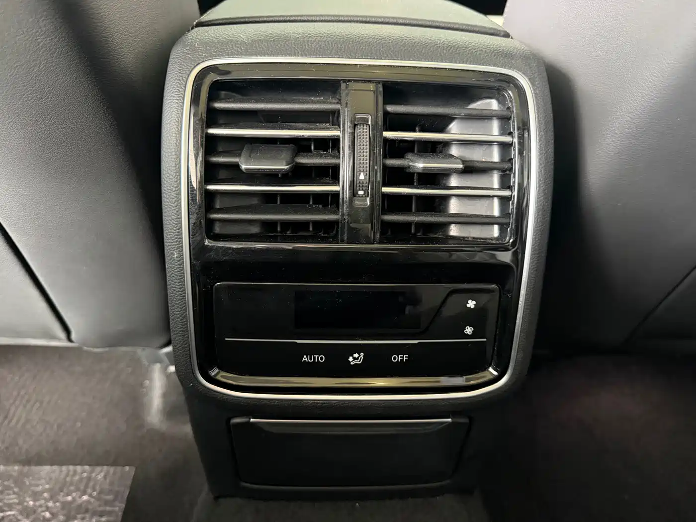 Volkswagen Magotan 2024 2 Million Units Public Sharing Edition 330TSI DSG Luxury фото 14