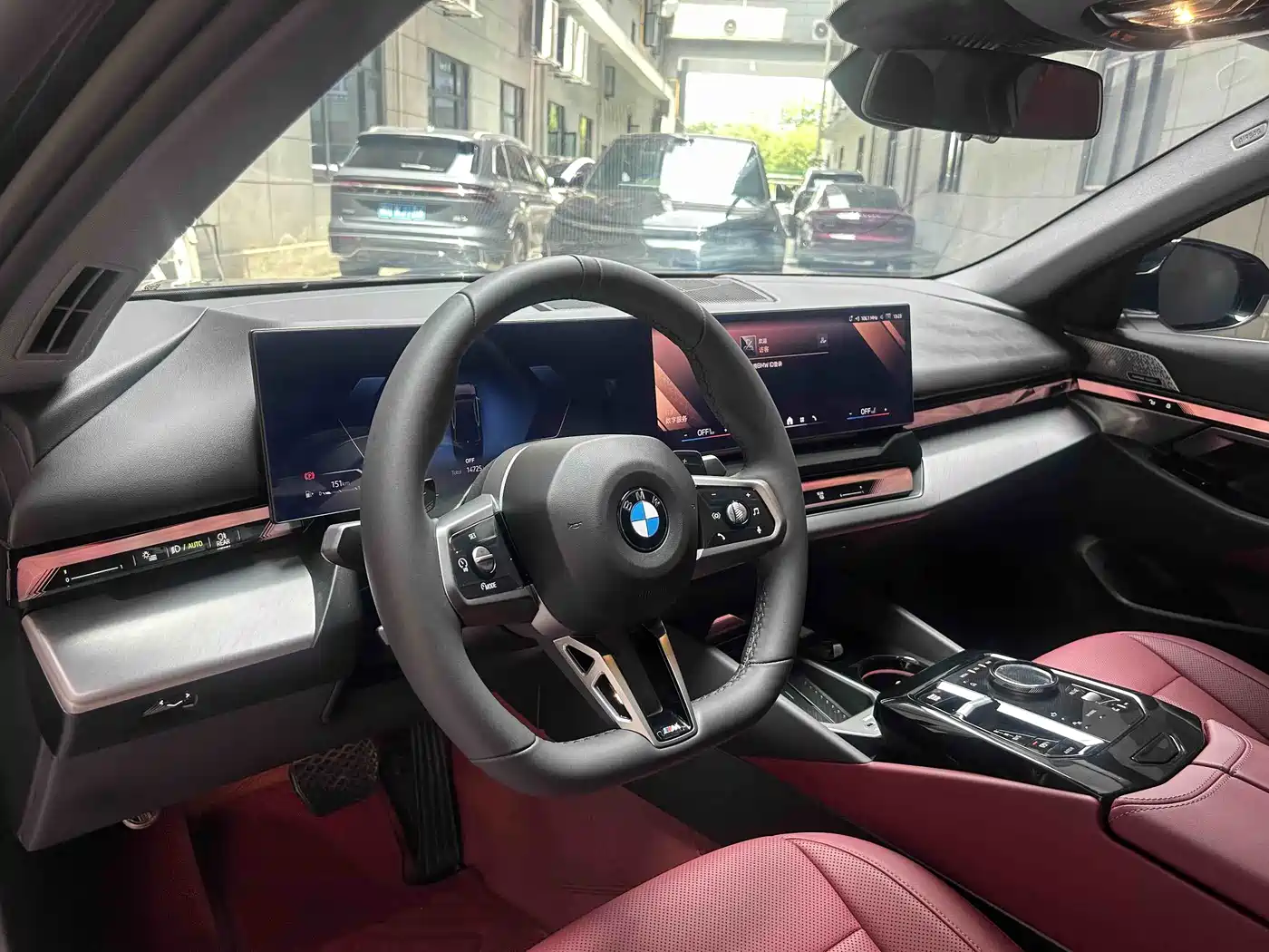 BMW 5 Series 2025 530Li Leading M Sport Package фото 15