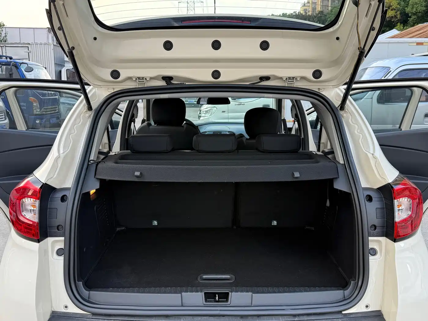 Renault Captur 2019 2015 Model 1.2T Automatic Standard Edition