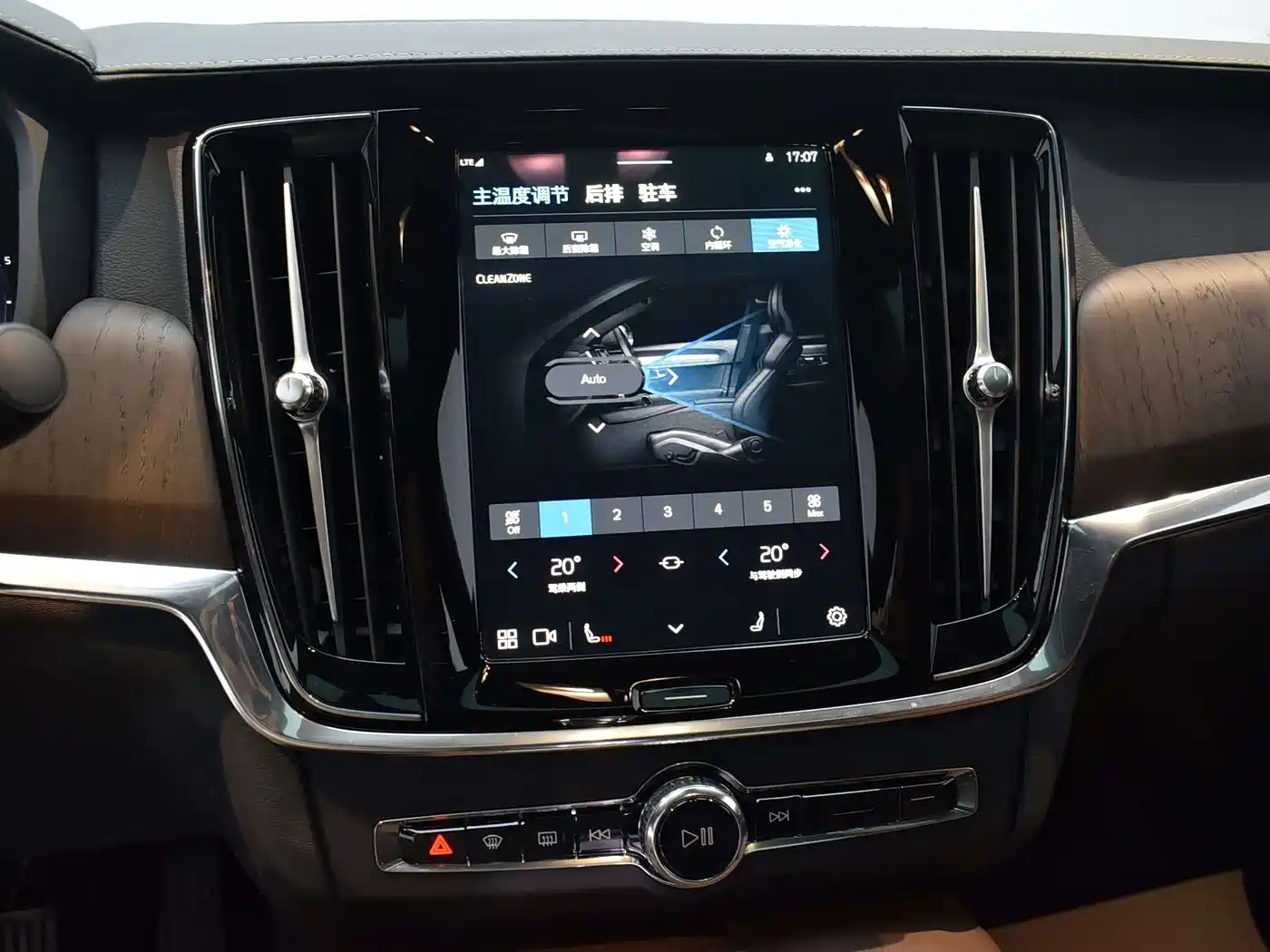 VOLVO S90