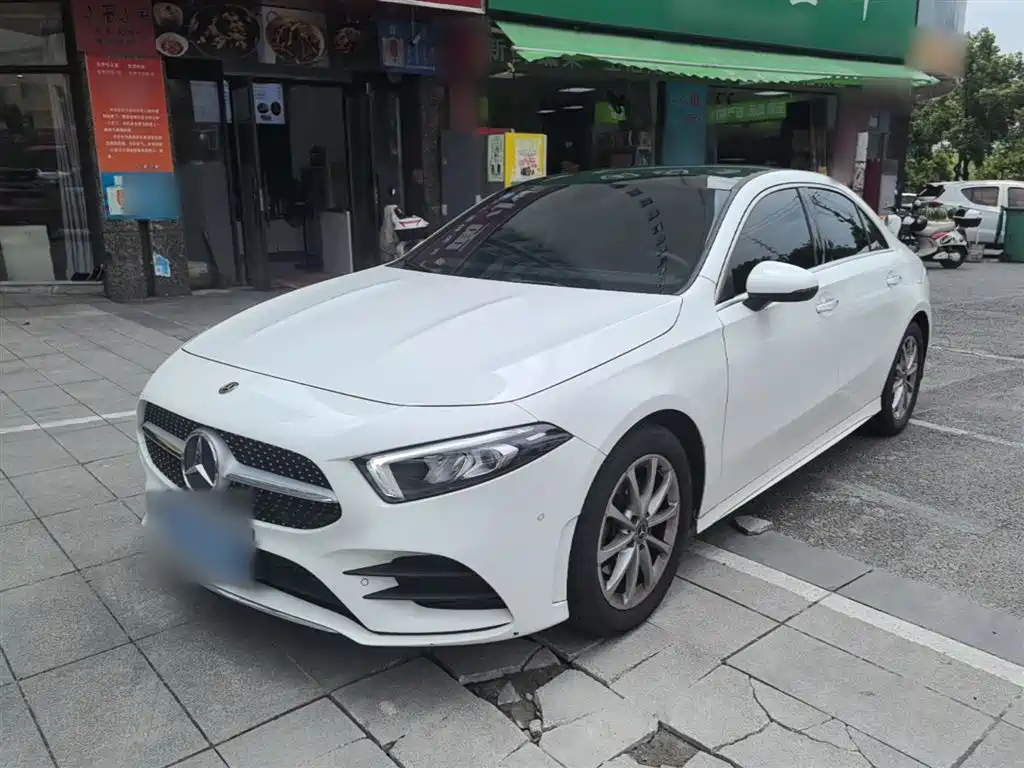 Mercedes-Benz A-Class 2019 A 200 L Sport Sedan фото 2