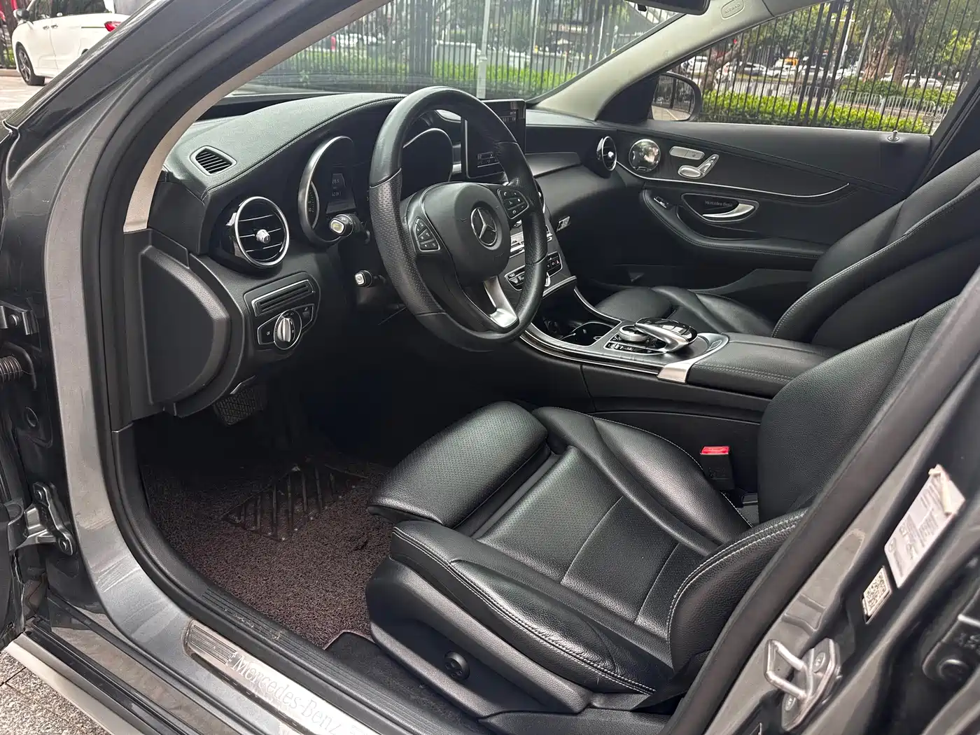 Mercedes-Benz C-Class 2017 Facelift C 200 L Sport Edition фото 7