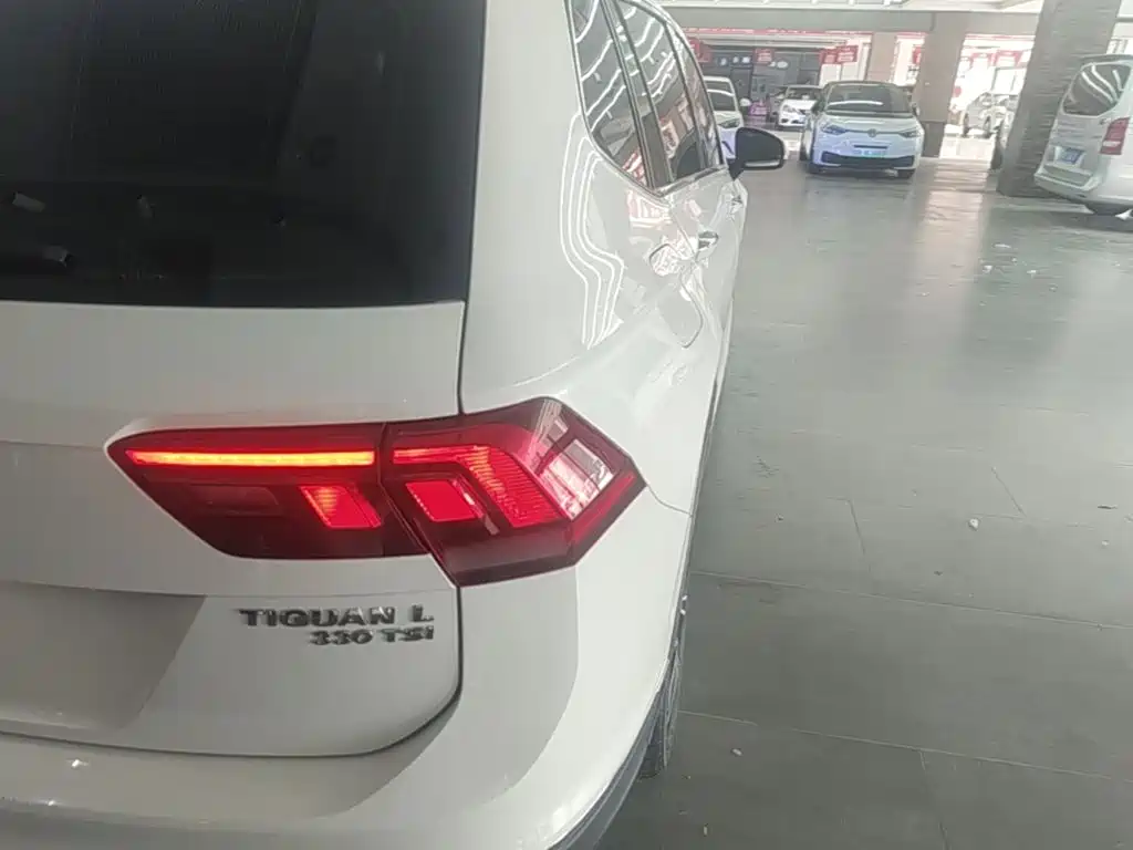 Фото 8 - Volkswagen Tiguan L