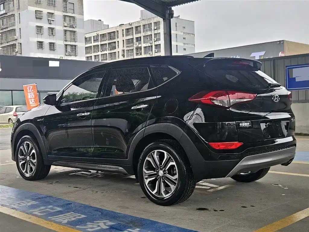 Hyundai Tucson 2015 1.6T Dual Clutch 2WD Leading фото 2