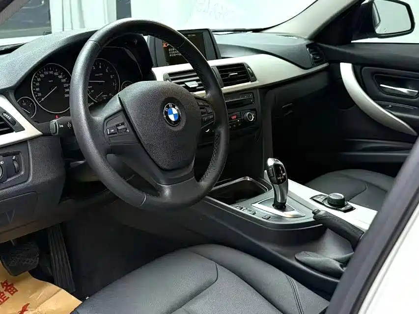 Photo 6 - BMW 3 Series