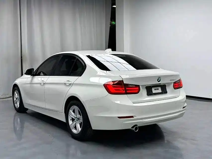 Photo 8 - BMW 3 Series