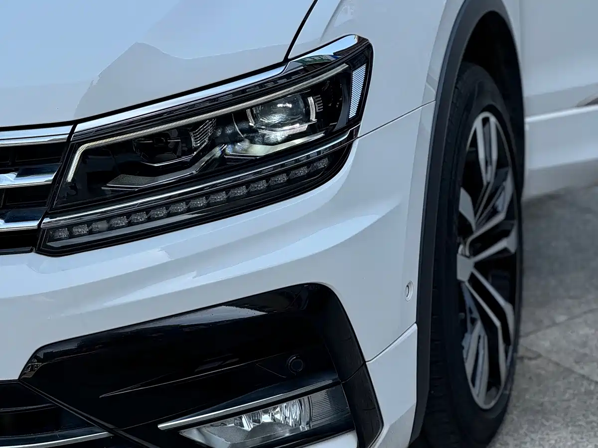 Volkswagen Tiguan L 2019 330TSI Automatic 2WD R-Line Flagship Edition China VI фото 14