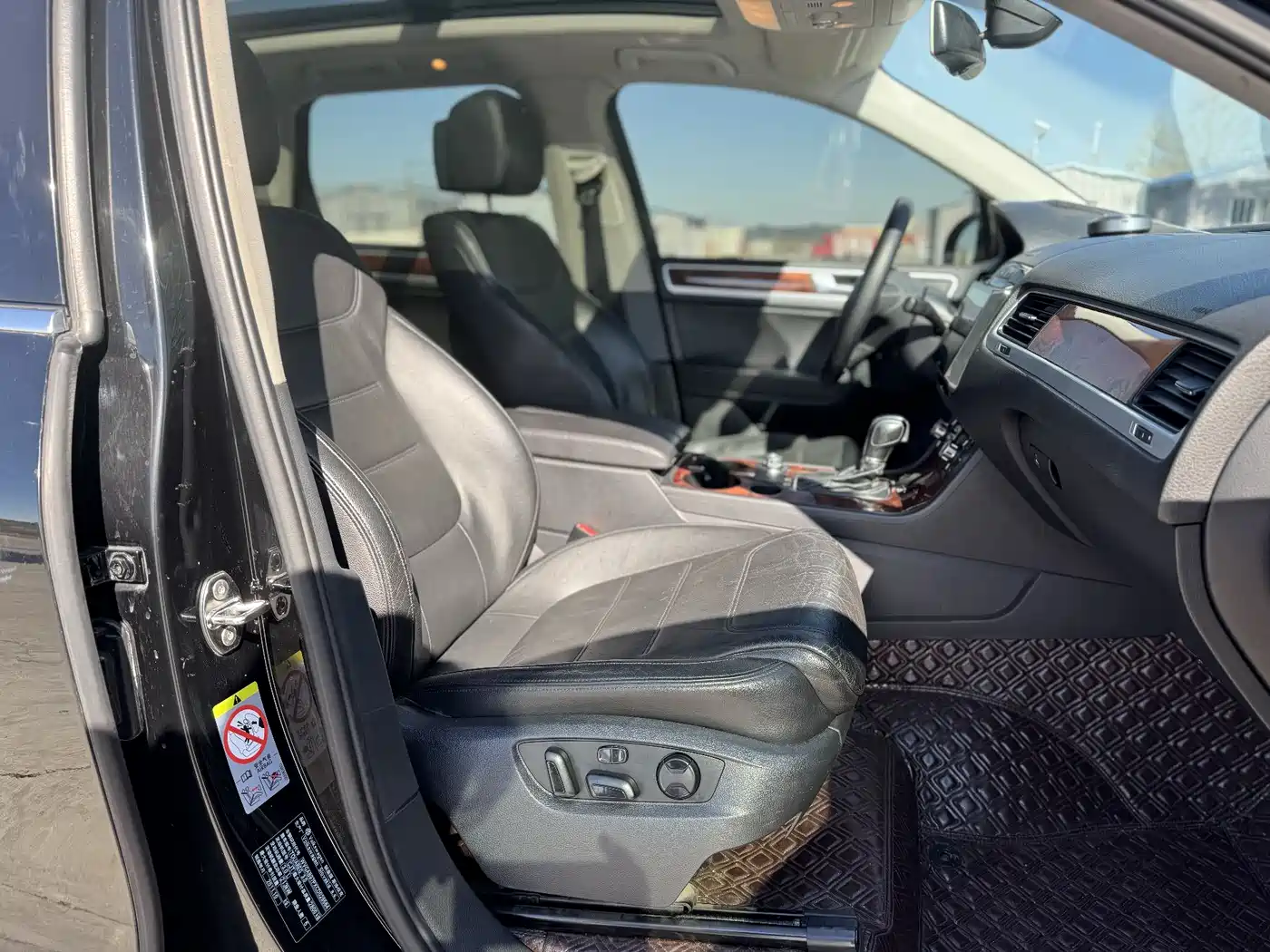 Volkswagen Touareg 2011 3.0TSI Standard фото 14