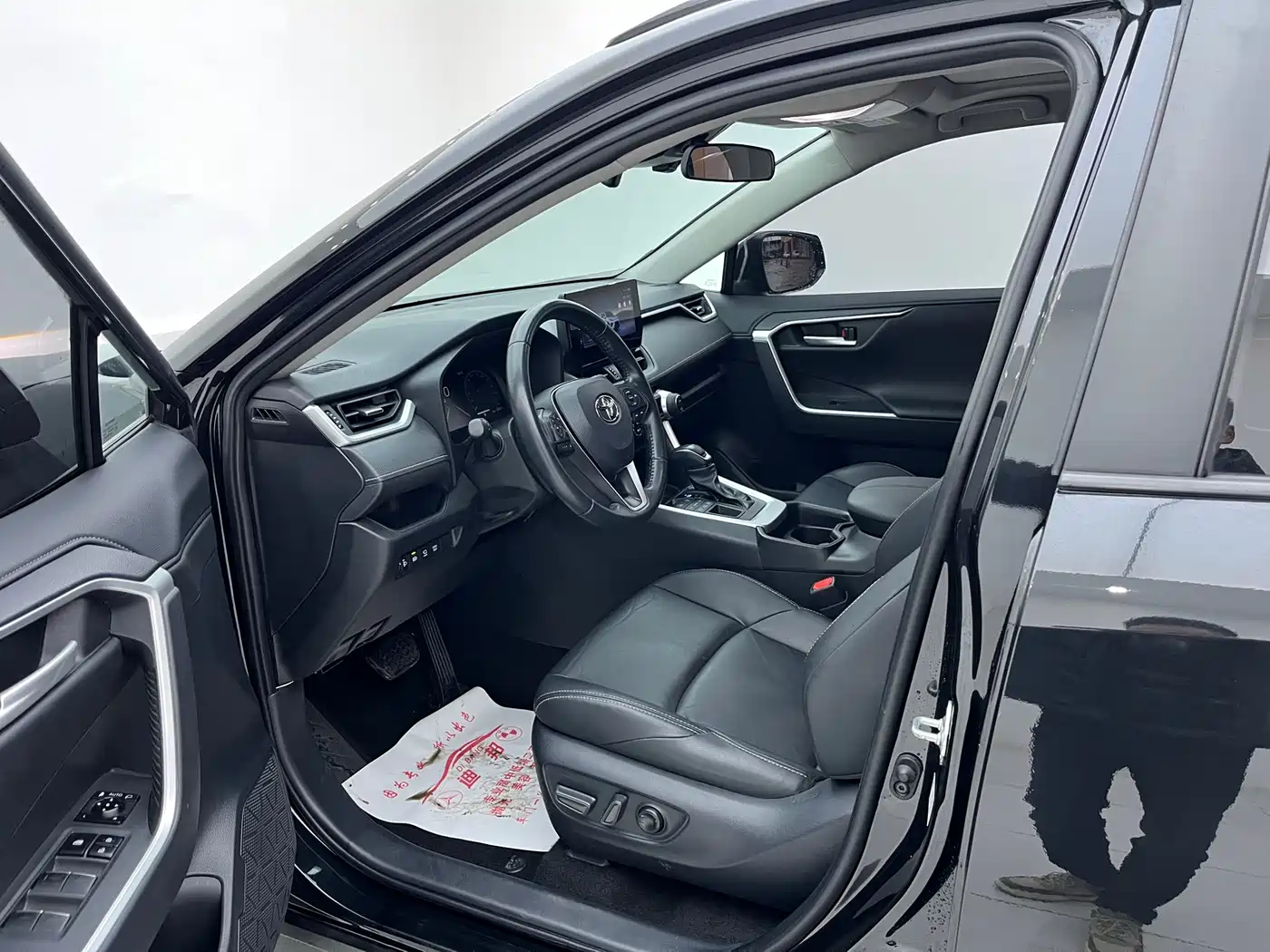Toyota Wildlander 2023 2.0L CVT AWD Luxury PLUS фото 8