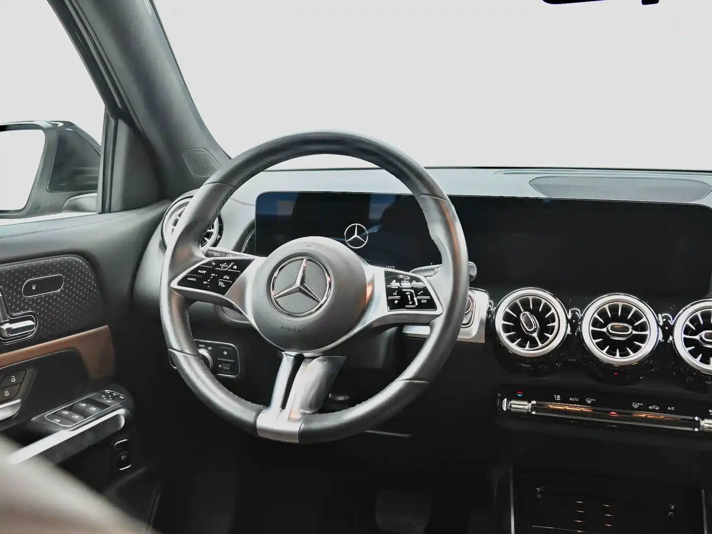 Mercedes-Benz GLB 2024 Facelift GLB 220 Style фото 23