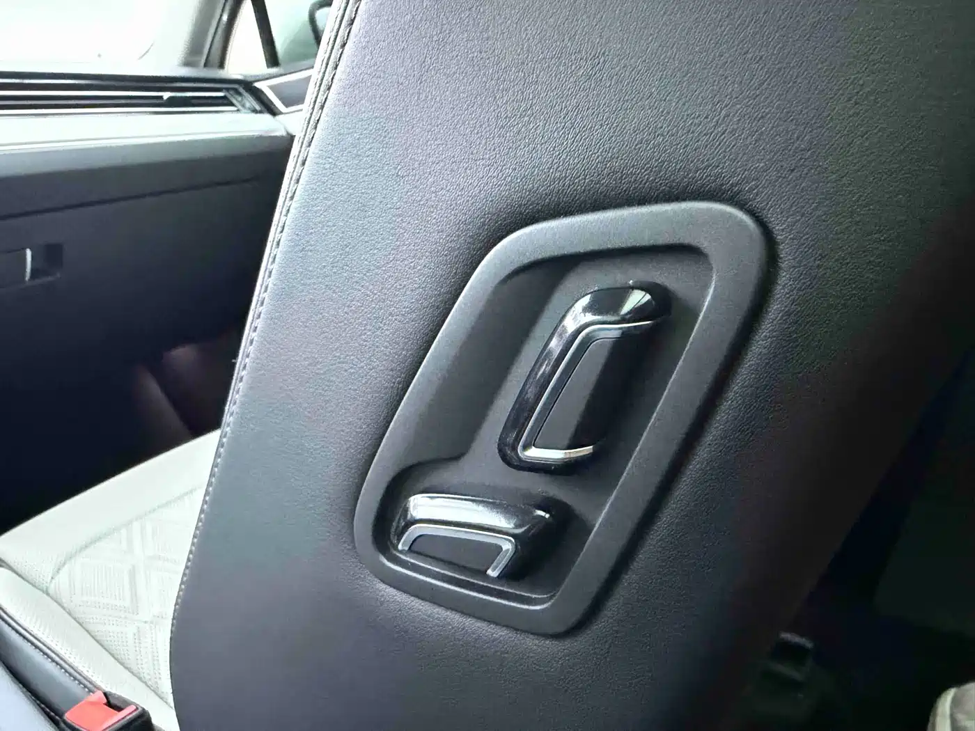 Volkswagen Magotan 2023 Model 2 Million Commemorative Edition 330TSI DSG Luxury фото 21