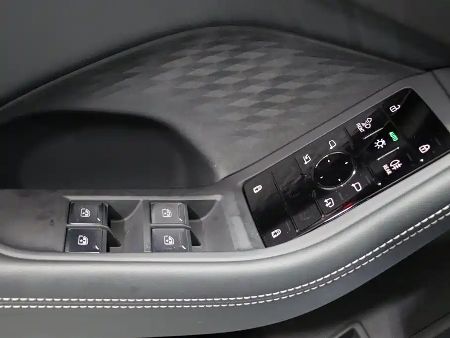 Фото 14 - Audi A5L
