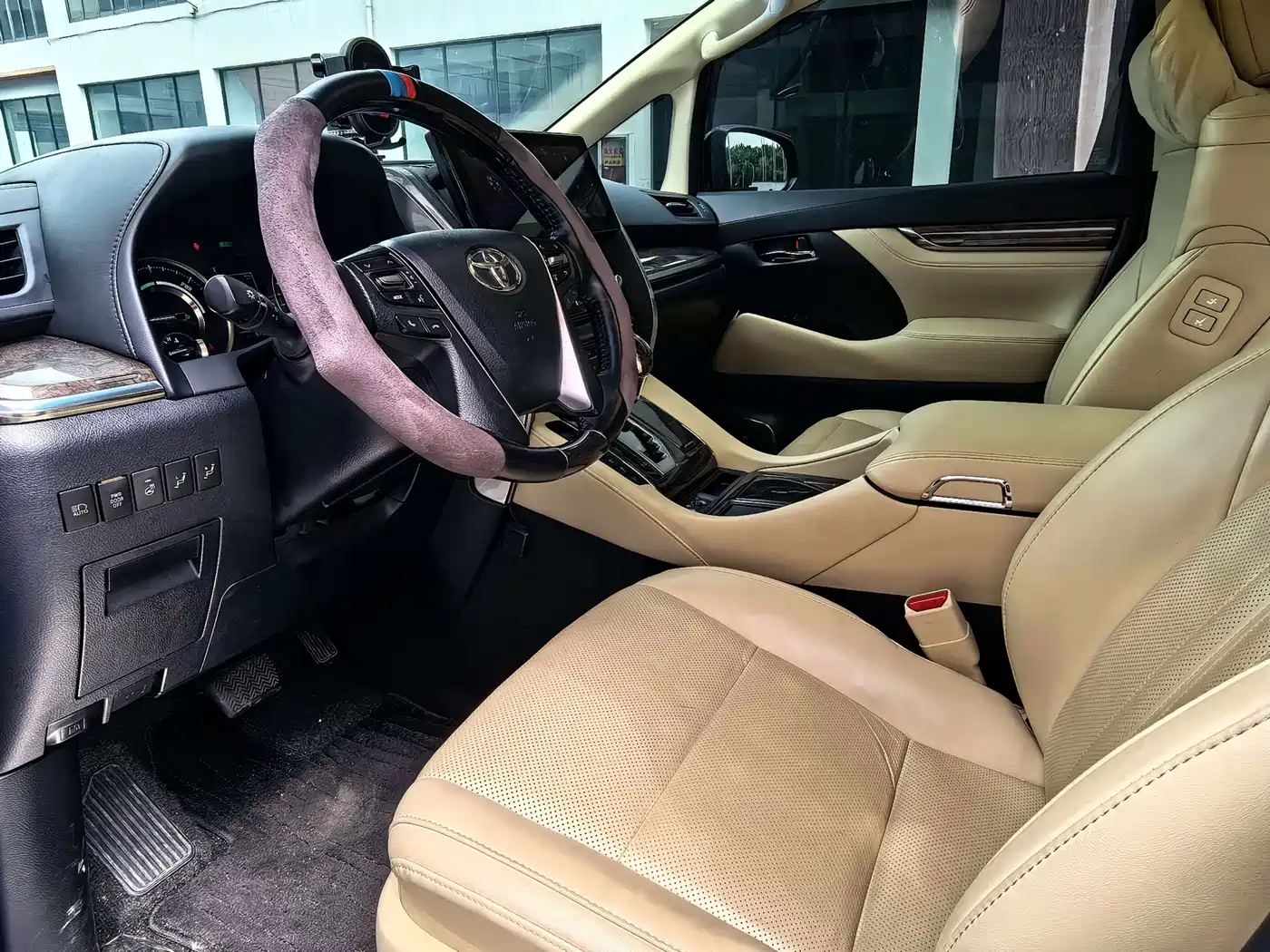 Toyota Alphard 2021 Hybrid 2.5L Premium фото 8