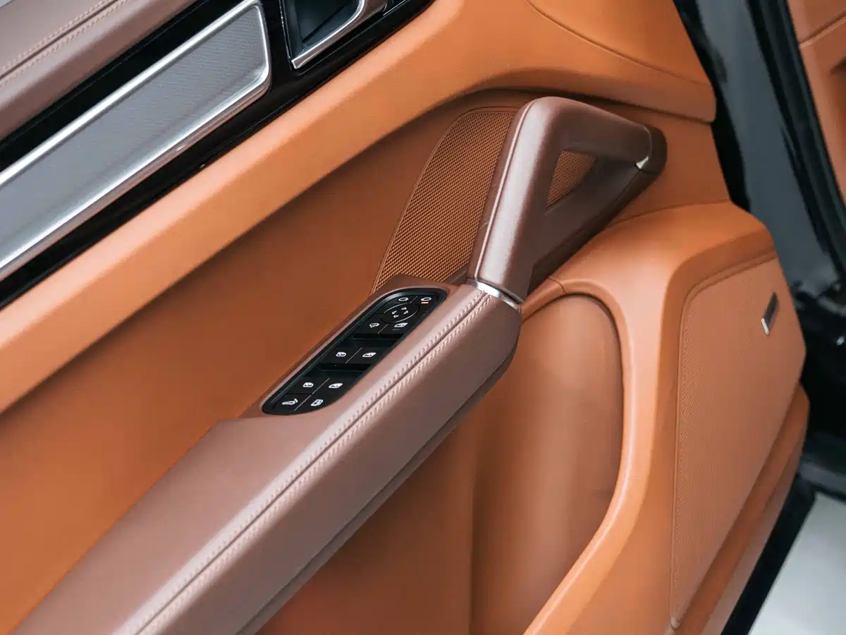 Porsche Cayenne New Energy 2023 Cayenne E-Hybrid 2.0T Platinum Edition фото 17