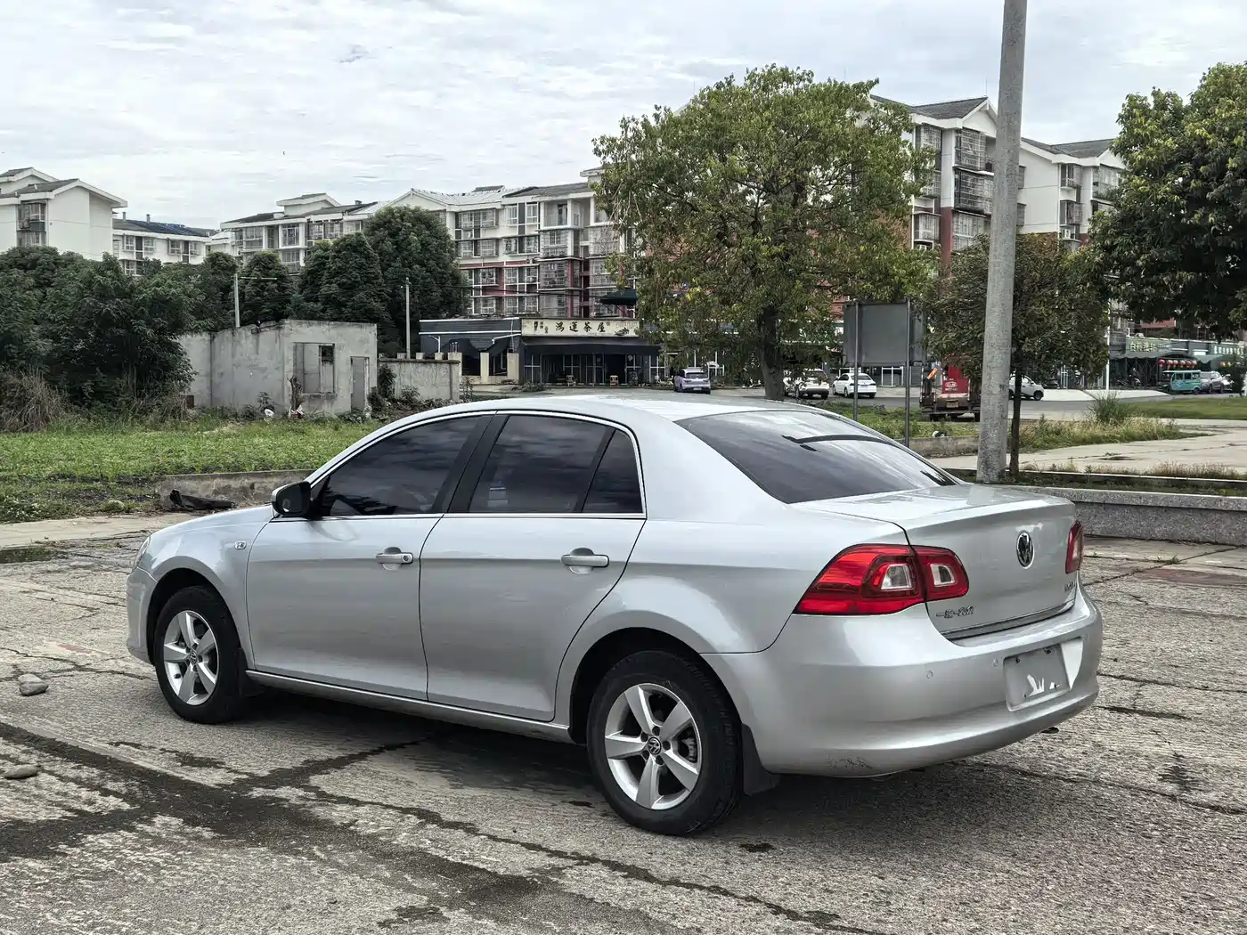 Volkswagen Bora 2012 1.6L Automatic Fashion Value Edition фото 8
