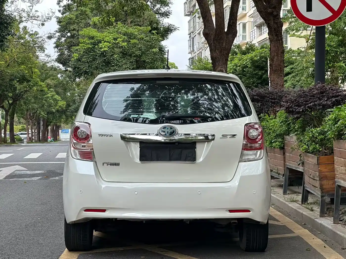 Toyota E'Z 2014 Xingyao 180E CVT Elite фото 9