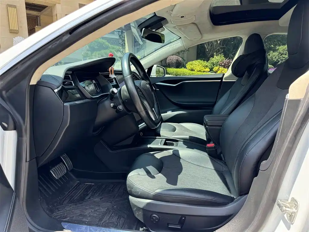 Photo 4 - Tesla Model S