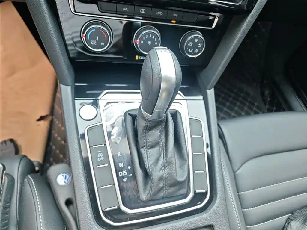 Volkswagen Magotan 2023 2 Million Units Commemorative Edition 280TSI DSG Comfort фото 14