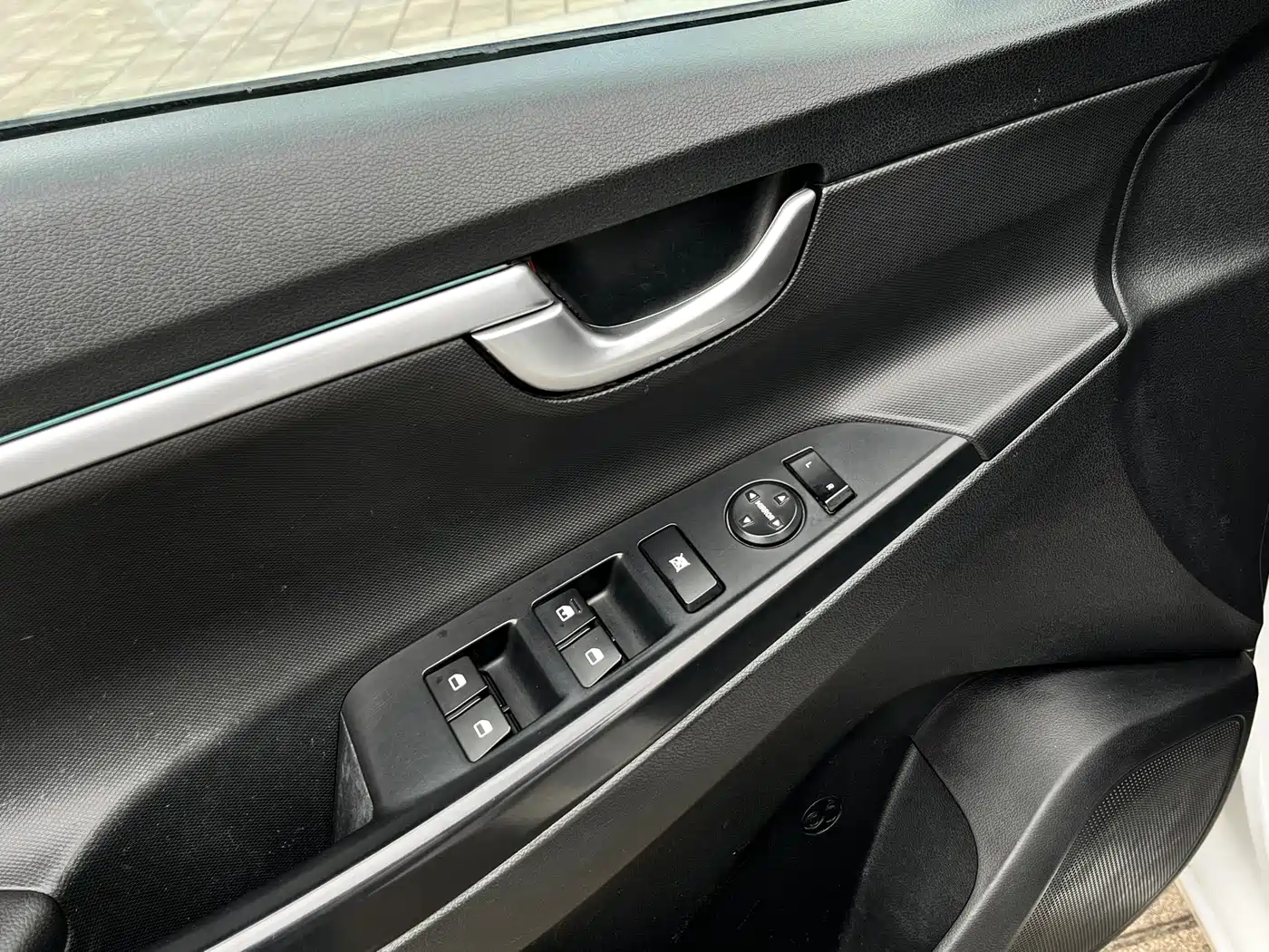 Hyundai Elantra 2017 1.6L Automatic Joy Edition DLX фото 17