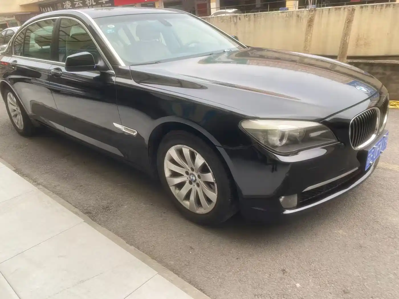 BMW 7 Series 2009 740Li Luxury фото 3