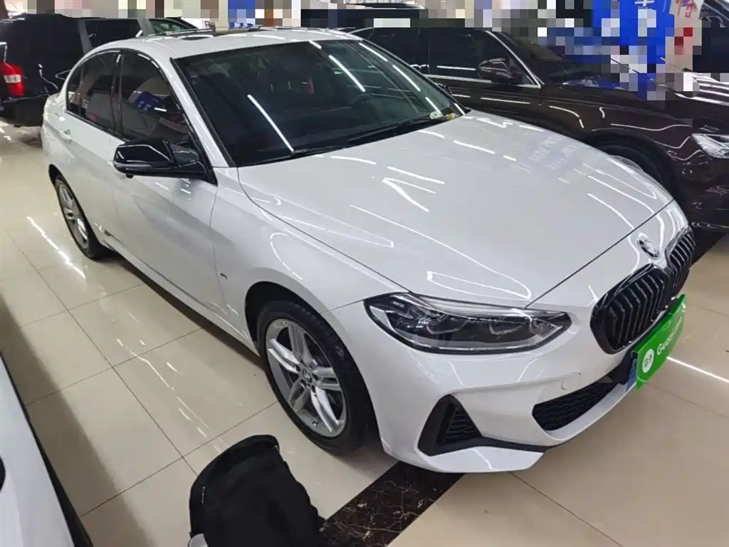 BMW 1 Series 2022 120i M Sport Shadow Edition фото 4