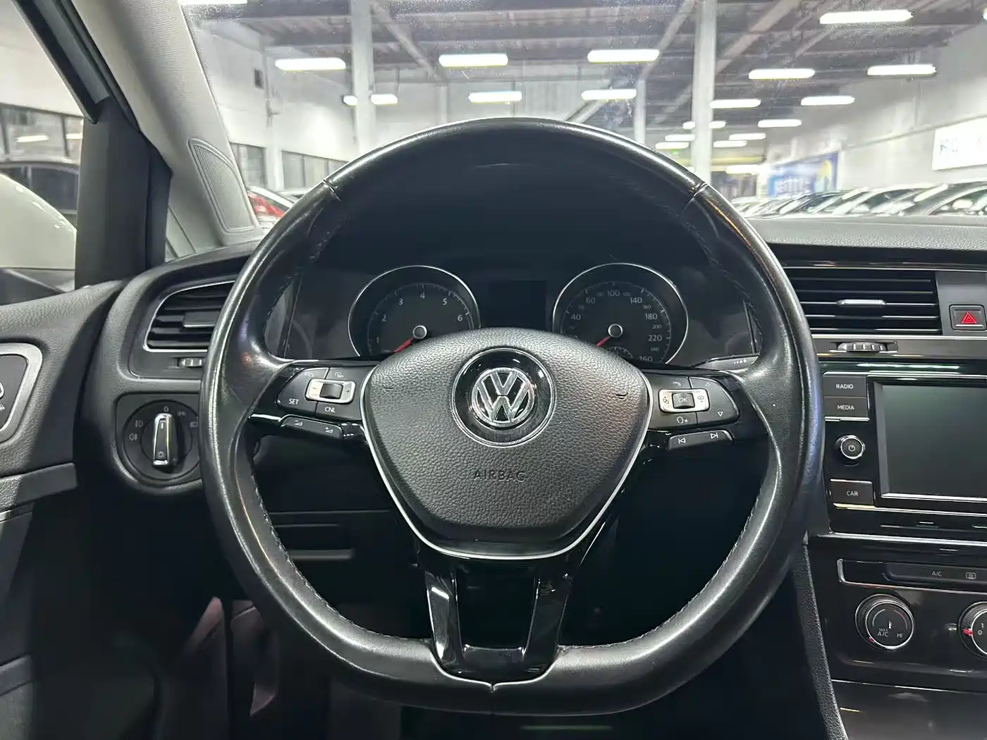 Volkswagen Golf 2018 230TSI Automatic Comfort фото 3