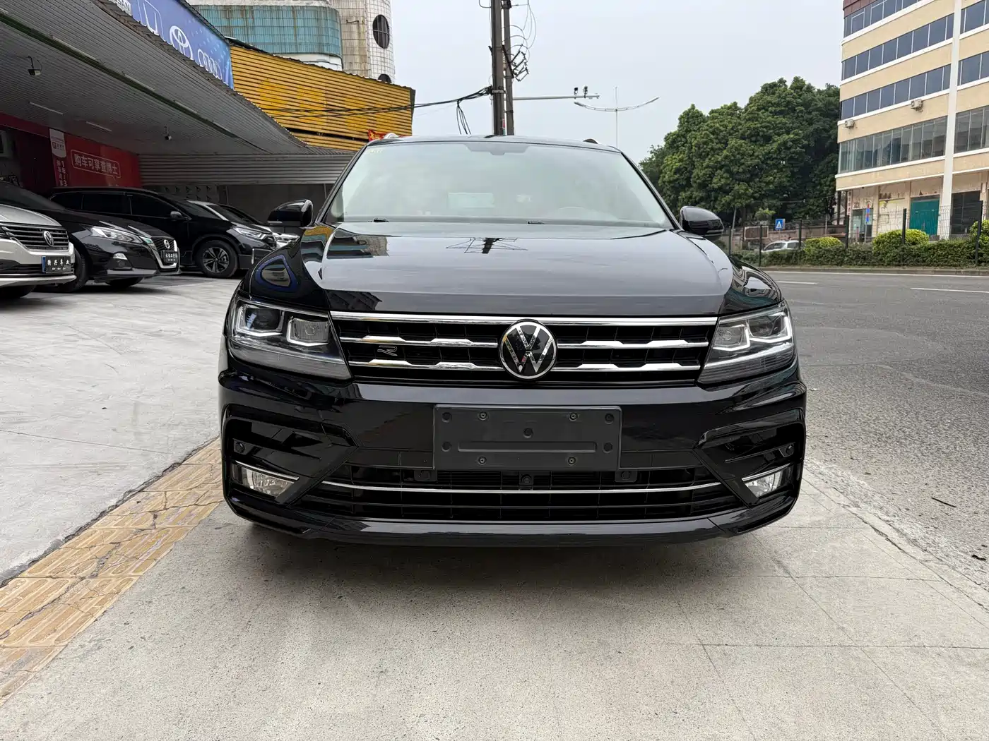 Volkswagen Tiguan L 2021 330TSI Automatic 2WD R-Line Premium фото 2