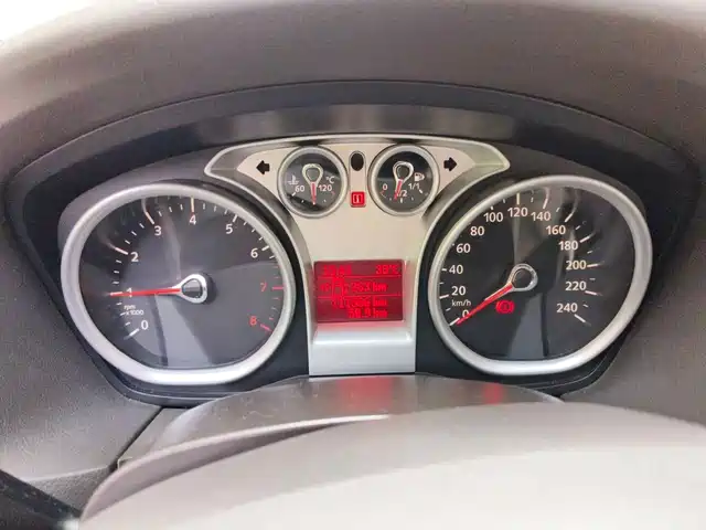 Ford Focus 2013 Sedan Classic 1.8L Manual Base — фото 4