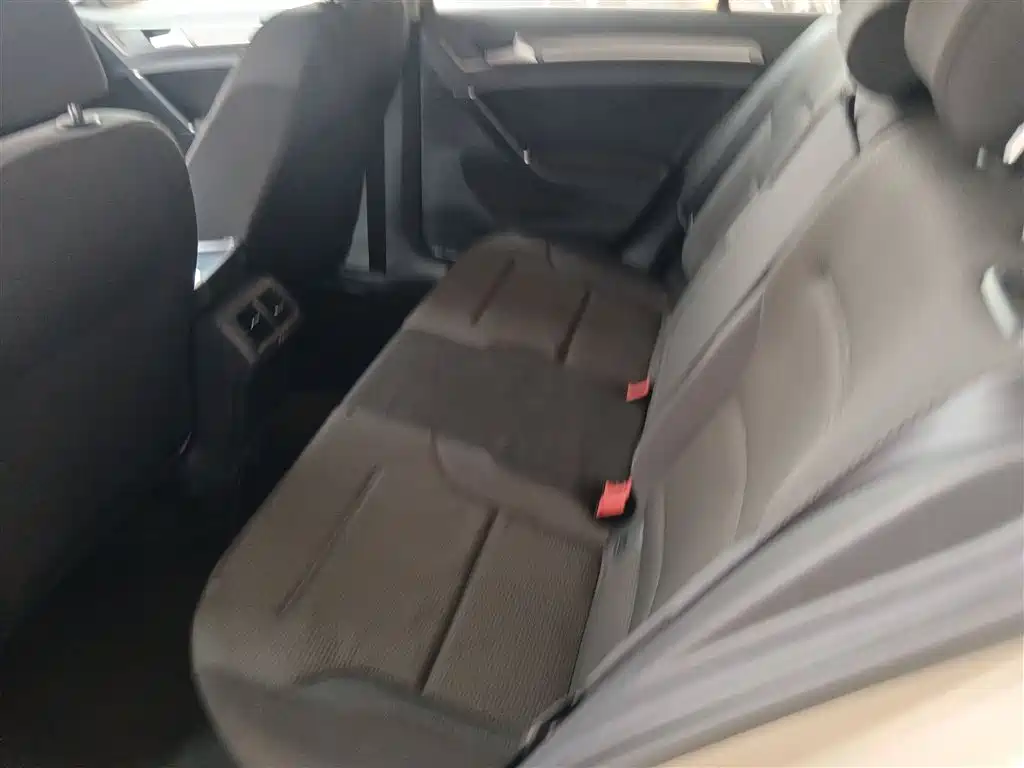 Volkswagen Golf 2016 1.6L Automatic Comfort фото 13