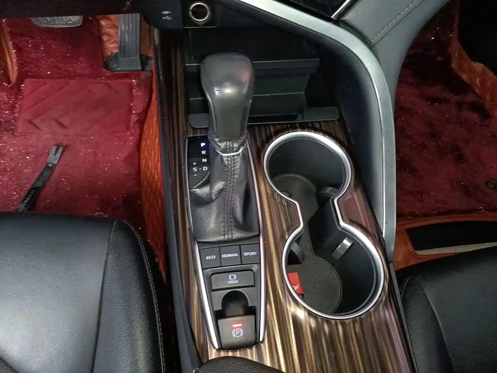 Toyota Camry 2018 2.5G Luxury Edition фото 11