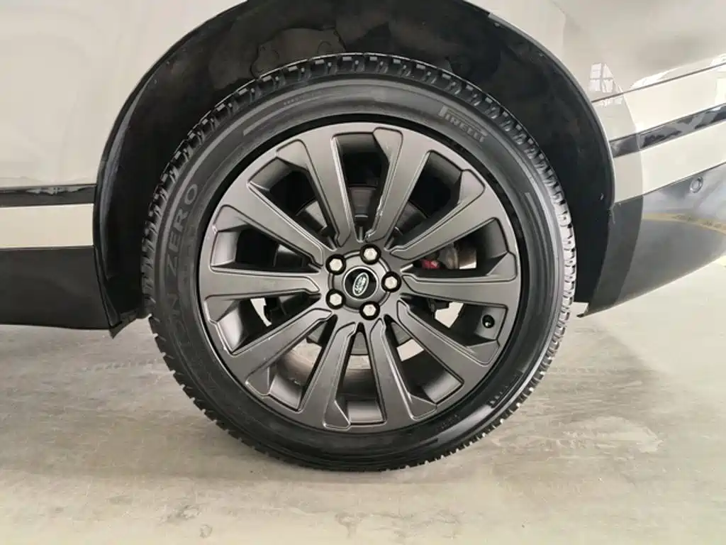 Фото 10 - Land Rover Range Rover Velar