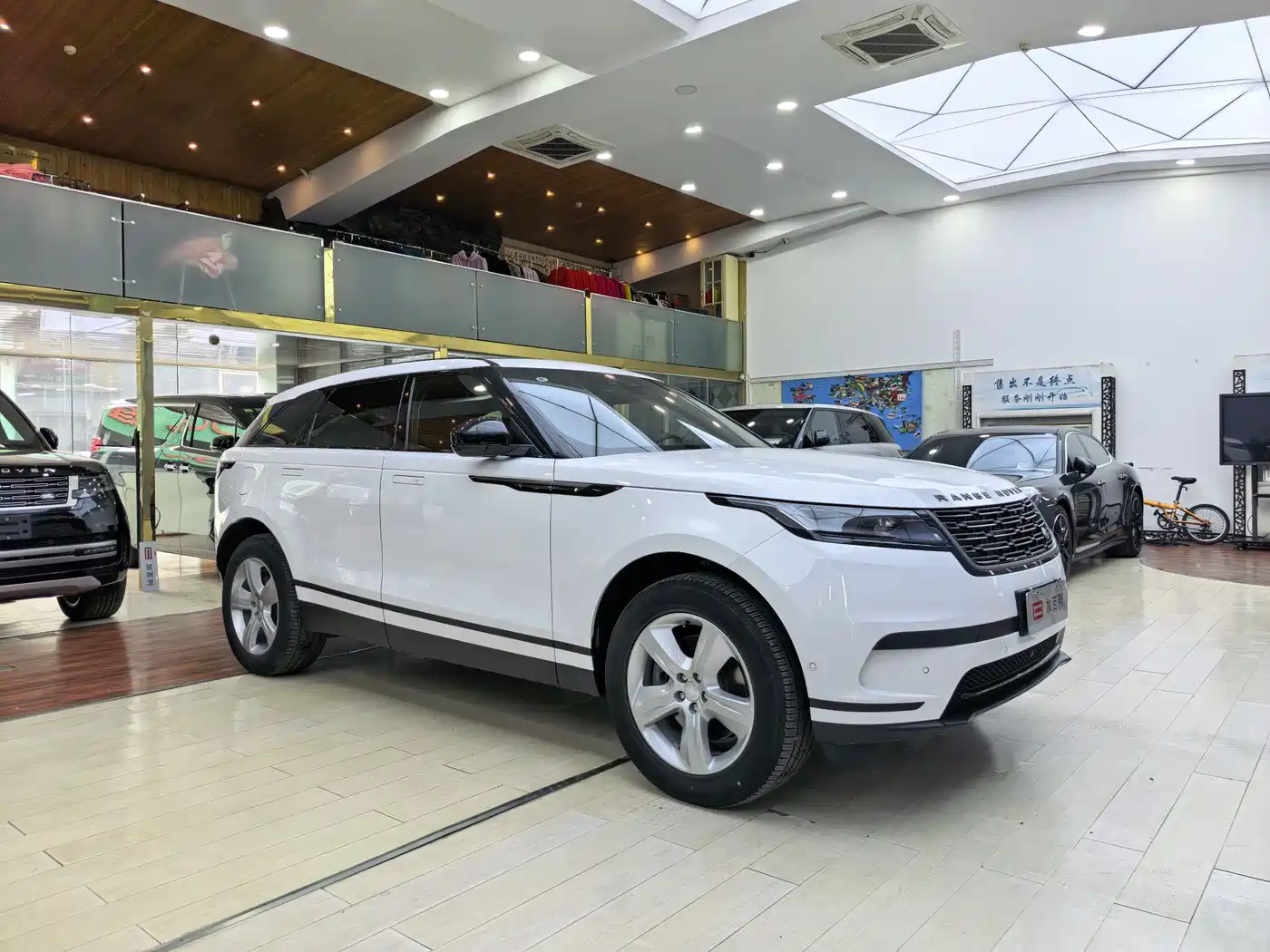 Land Rover Range Rover Velar 2025 S фото 3